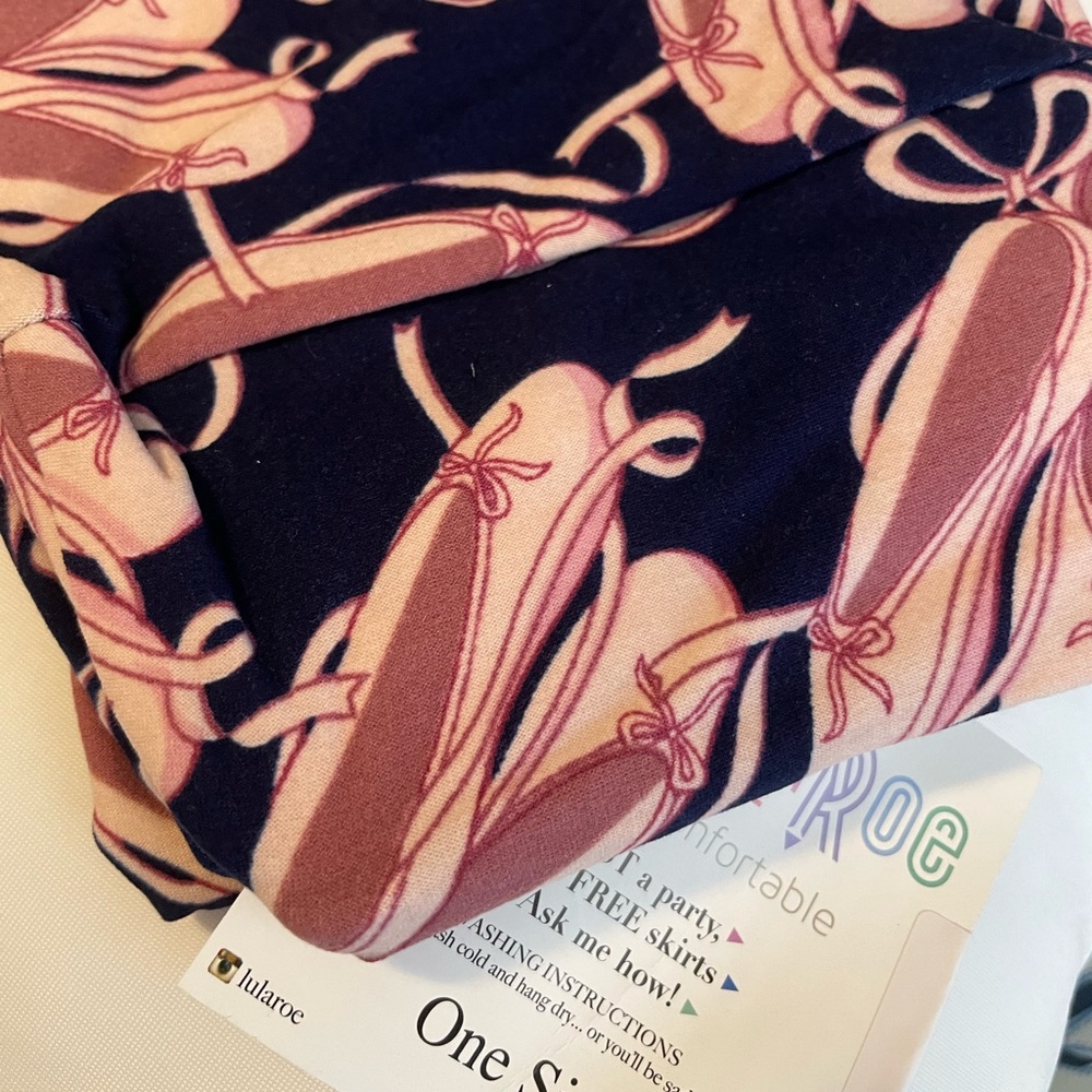 NWT Lularoe Unicorn ballet slippers leggings. One size (OS).